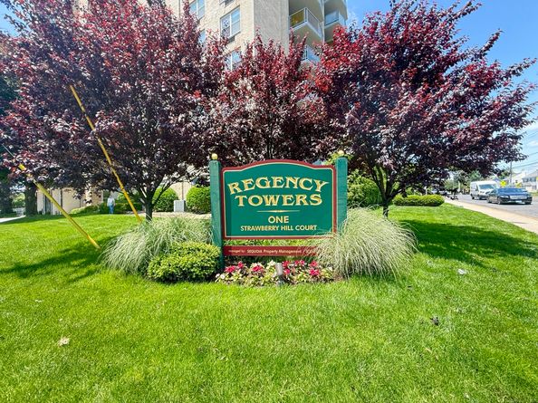 1 Strawberry Hill Court APT 1A, Stamford CT 06902