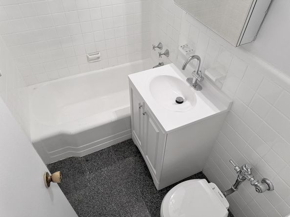 225 East 46th Street 9B, New York NY 10017