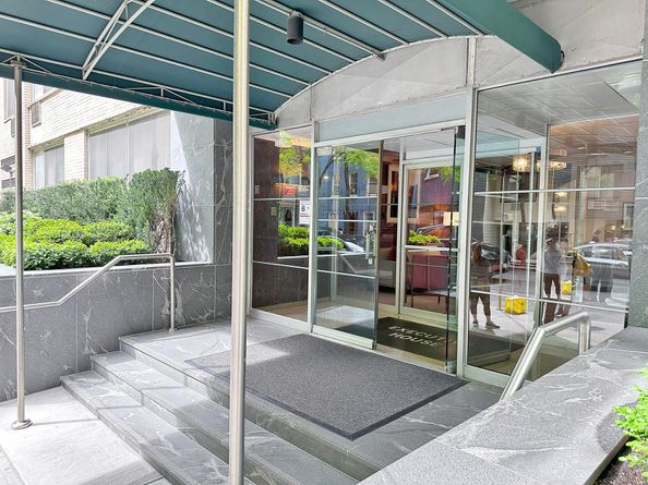 225 East 46th Street 9B, New York NY 10017
