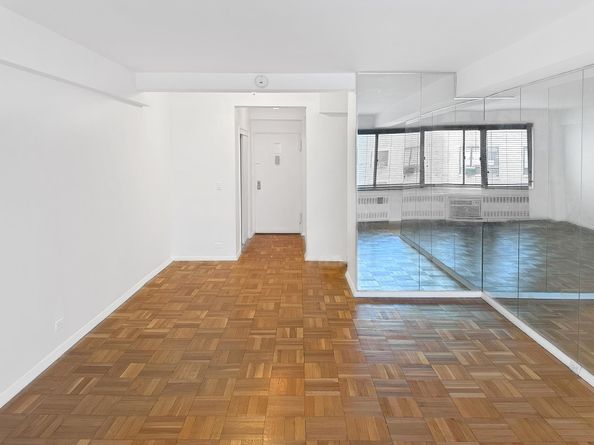 225 East 46th Street 9B, New York NY 10017