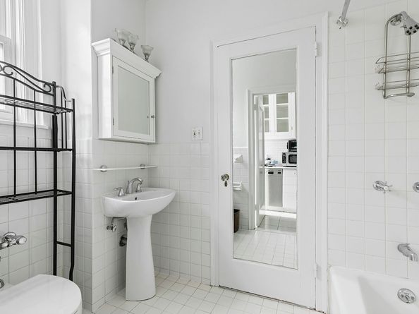 242 East 19th Street 7E, New York NY 10003