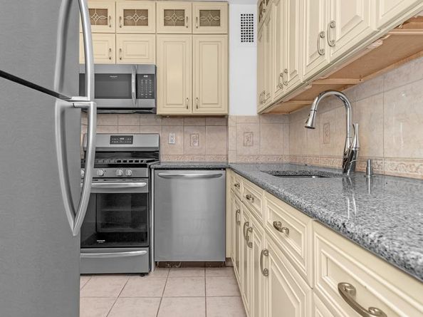 305 East 24th Street 3X, New York NY 10010