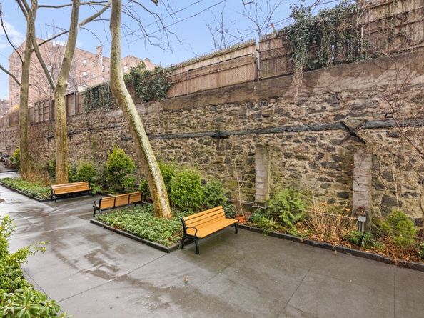 651 Vanderbilt Street 2P, Brooklyn NY 11218