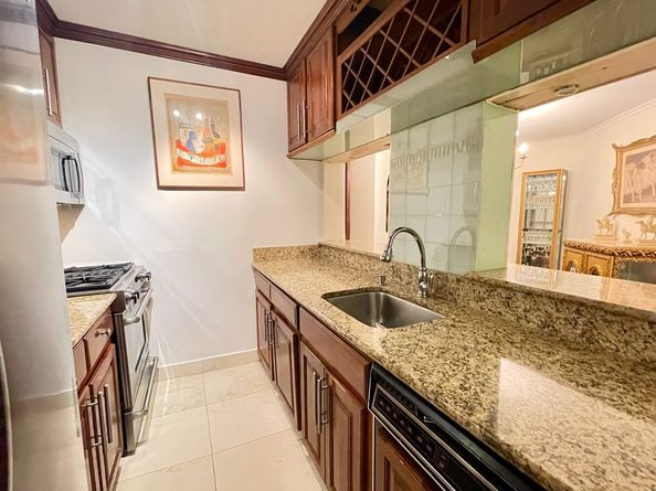 330 East 38th Street 5K, New York NY 10016