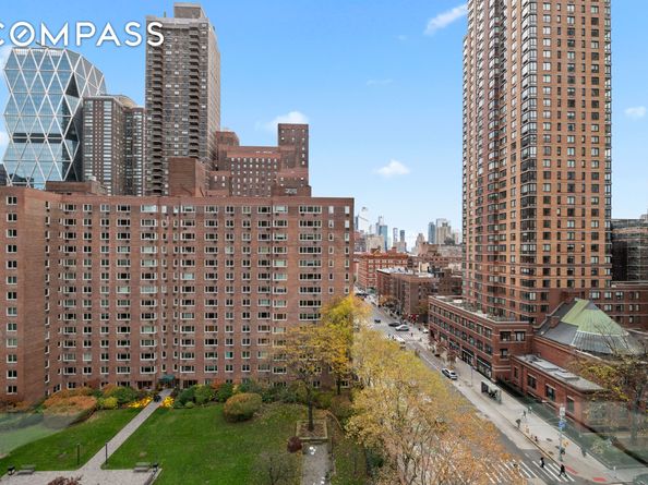 30 West 60th Street 11M, New York NY 10023