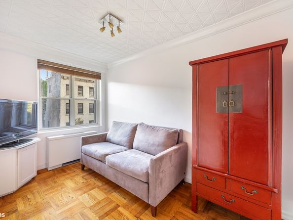 150 East 61st Street 5F, New York NY 10065