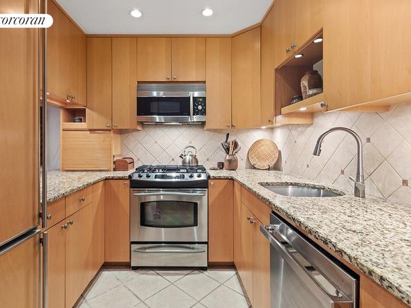 471 West 22nd Street F, New York NY 10011