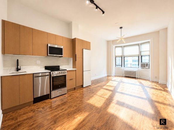 140 West 69th Street 72C, New York NY 10023