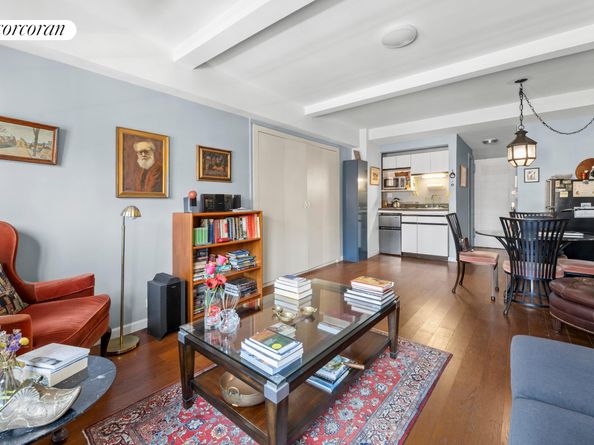 320 East 42nd Street 2207, New York NY 10017