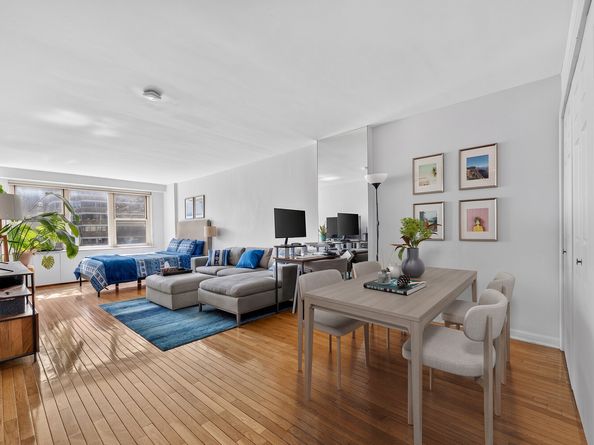 305 East 24th Street 14K, New York NY 10010