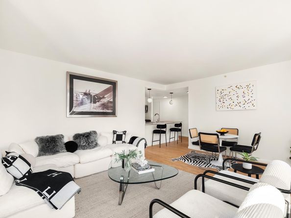 425 Main Street 4E, New York NY 10044