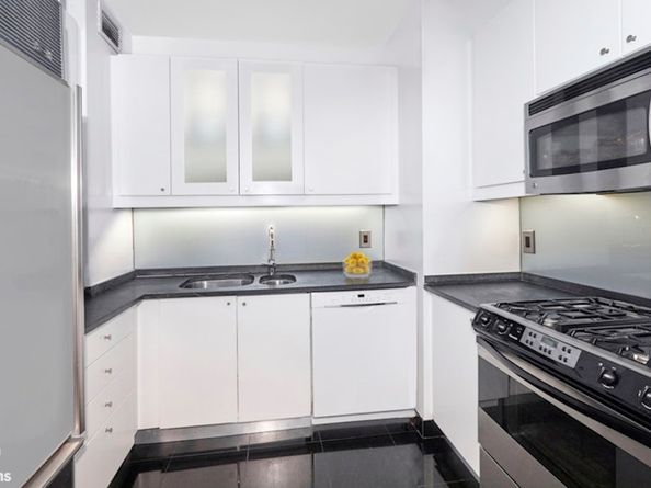 230 West 56th Street 52A, New York NY 10019