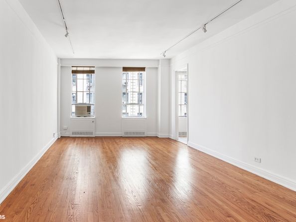 353 West 56th Street 9F, New York NY 10019