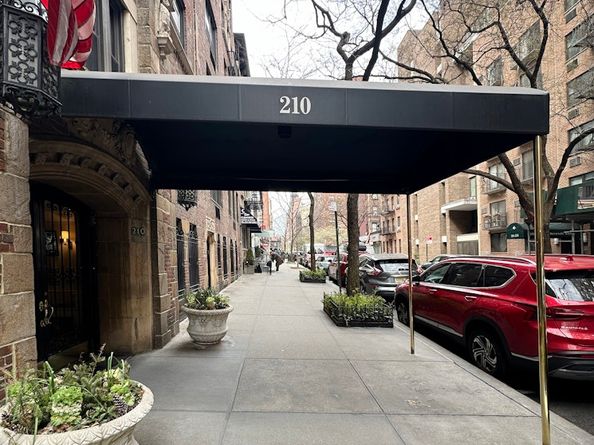 210 East 73rd Street 1E, New York NY 10021