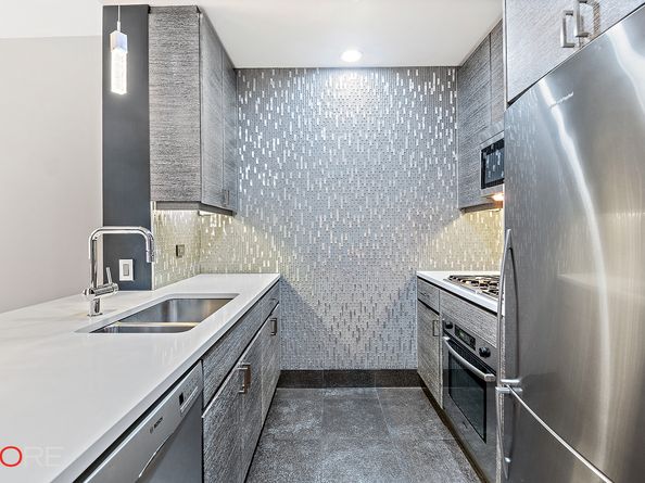 305 West 16th Street 4D, New York NY 10011