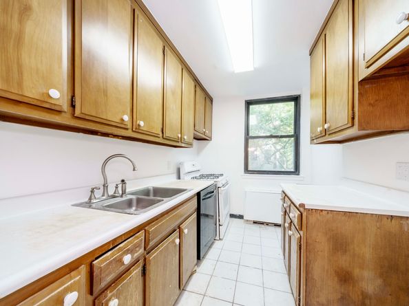 420 East 51st Street 4C, New York NY 10022