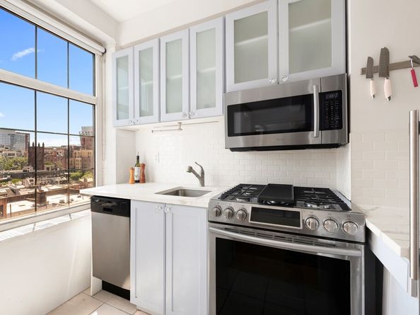 405 West 23rd Street 10F, New York NY 10011