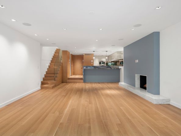 425 East 50th Street 1, New York NY 10022