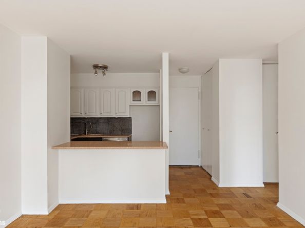 340 East 93rd Street 22J, New York NY 10128