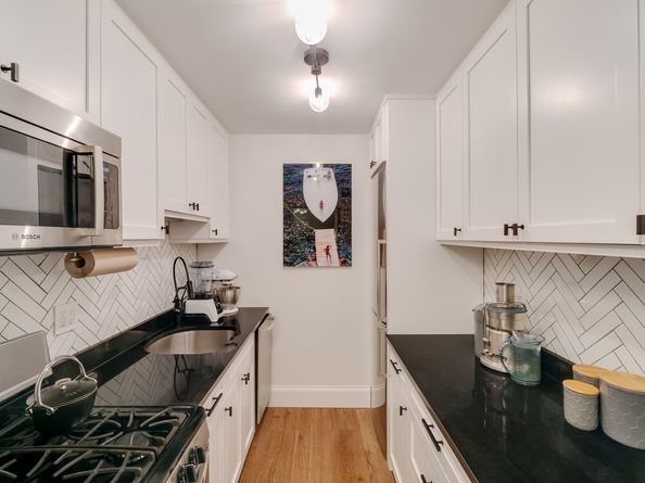 130 East 18th Street 9B, New York NY 10003