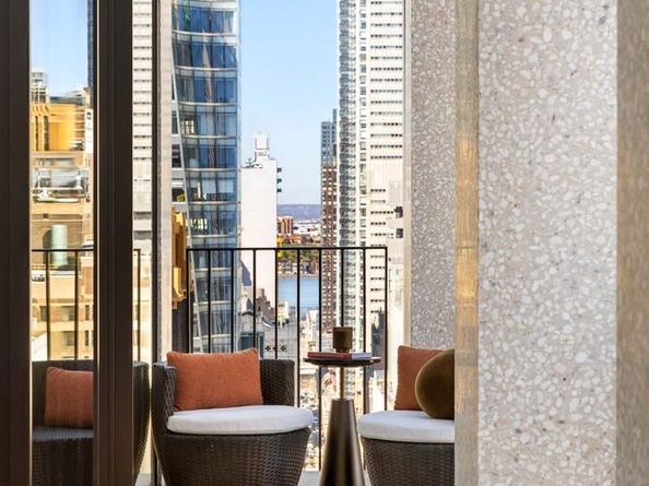 16 West 40th Street PHN, New York NY 10018