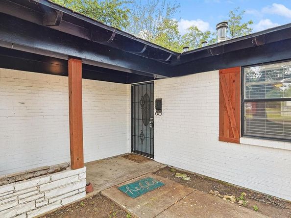 2120  Nottingham Boulevard , Fort Worth Texas 76112