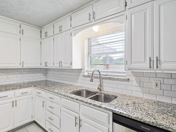 2120  Nottingham Boulevard , Fort Worth Texas 76112