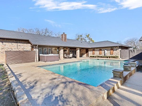 801  Timberview Court S, Fort Worth Texas 76112