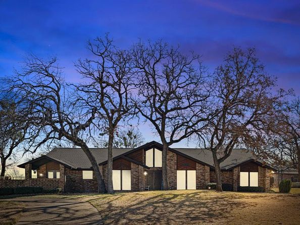 801  Timberview Court S, Fort Worth Texas 76112