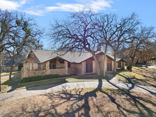 801  Timberview Court S, Fort Worth Texas 76112