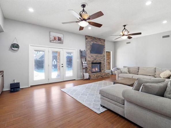 801  Timberview Court S, Fort Worth Texas 76112