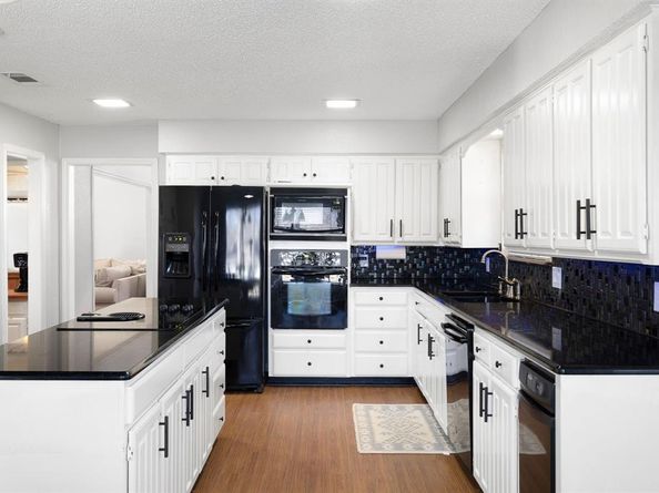 801  Timberview Court S, Fort Worth Texas 76112