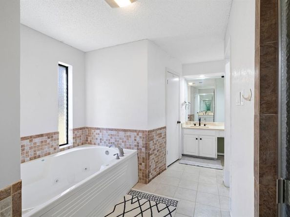 801  Timberview Court S, Fort Worth Texas 76112