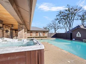 801  Timberview Court S, Fort Worth Texas 76112