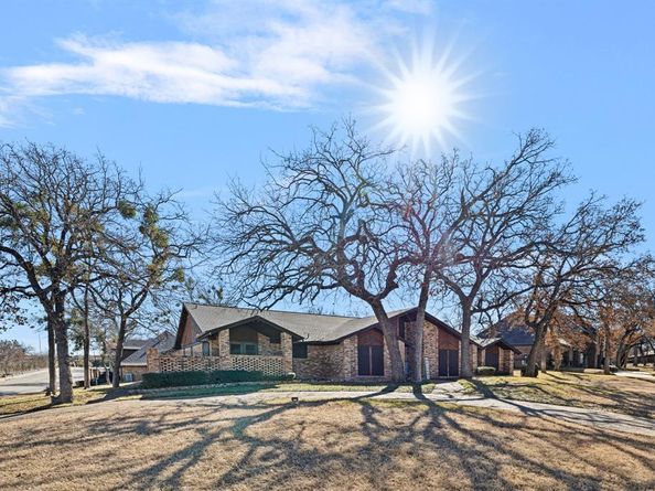 801  Timberview Court S, Fort Worth Texas 76112