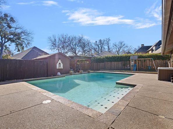 801  Timberview Court S, Fort Worth Texas 76112