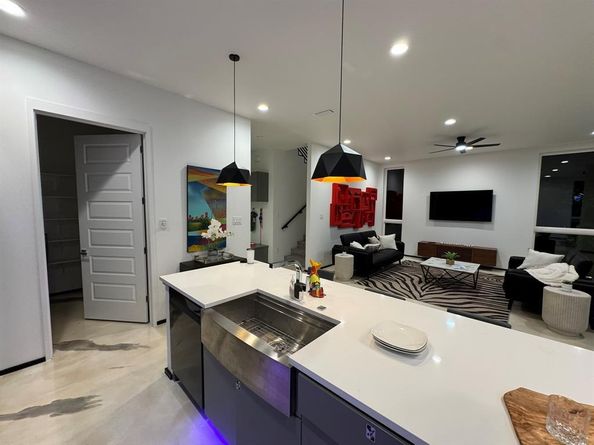 3415  Chihuahua Avenue , Dallas Texas 75212