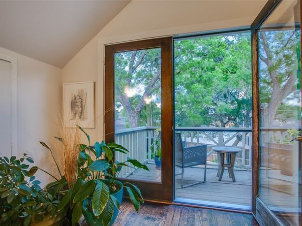 214 S Willomet Avenue , Dallas Texas 75208