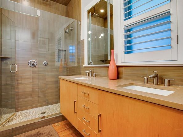 214 S Willomet Avenue , Dallas Texas 75208