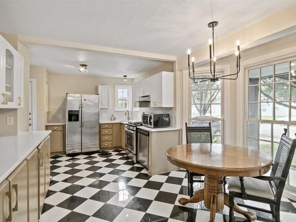 2701  Benbrook Boulevard , Fort Worth Texas 76109