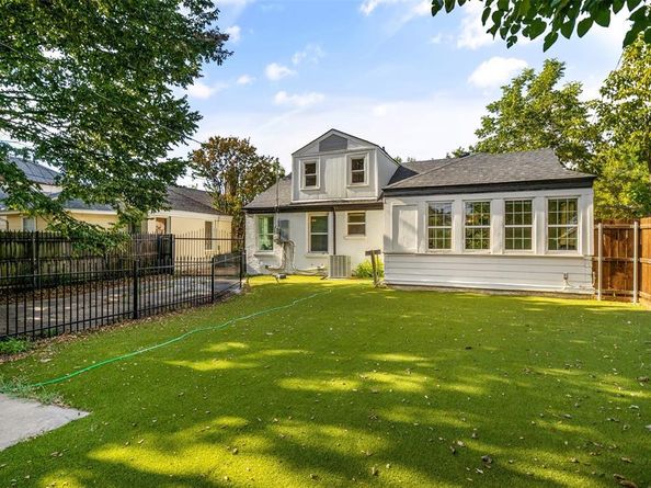 2701  Benbrook Boulevard , Fort Worth Texas 76109