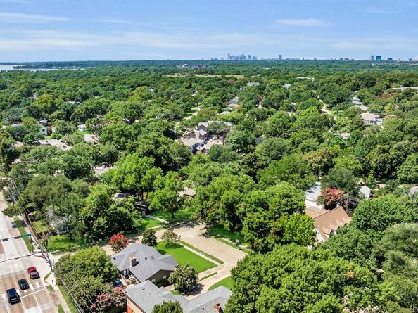 9715  Forestridge Circle , Dallas Texas 75238