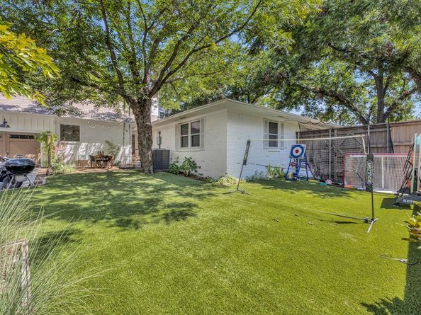 9715  Forestridge Circle , Dallas Texas 75238