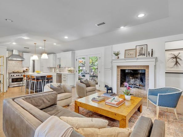 9715  Forestridge Circle , Dallas Texas 75238