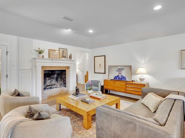 9715  Forestridge Circle , Dallas Texas 75238