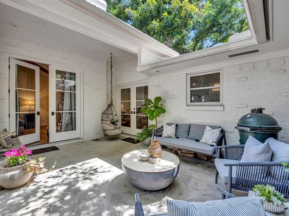 9715  Forestridge Circle , Dallas Texas 75238