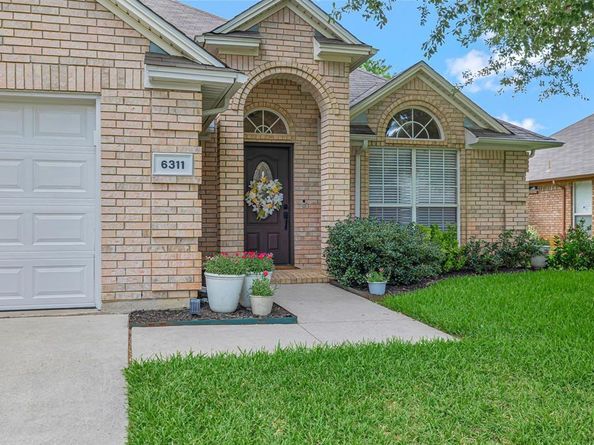 6311  Branch Hollow Lane , Arlington Texas 76001