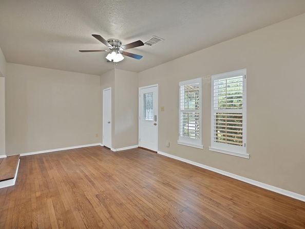 2529  Honeysuckle Avenue , Fort Worth Texas 76111