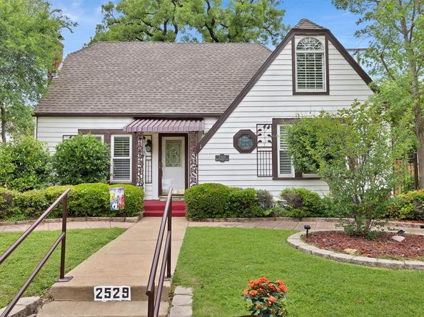 2529  Honeysuckle Avenue , Fort Worth Texas 76111