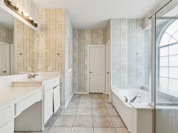 1500  Chateau Lane , Mansfield Texas 76063